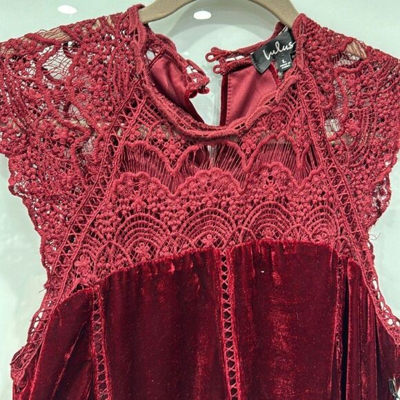 Lulu’s NWT Red Who's Who Burgundy Crocheted Lace Velvet Shift Dress Sz Large - Picture 5 of 10